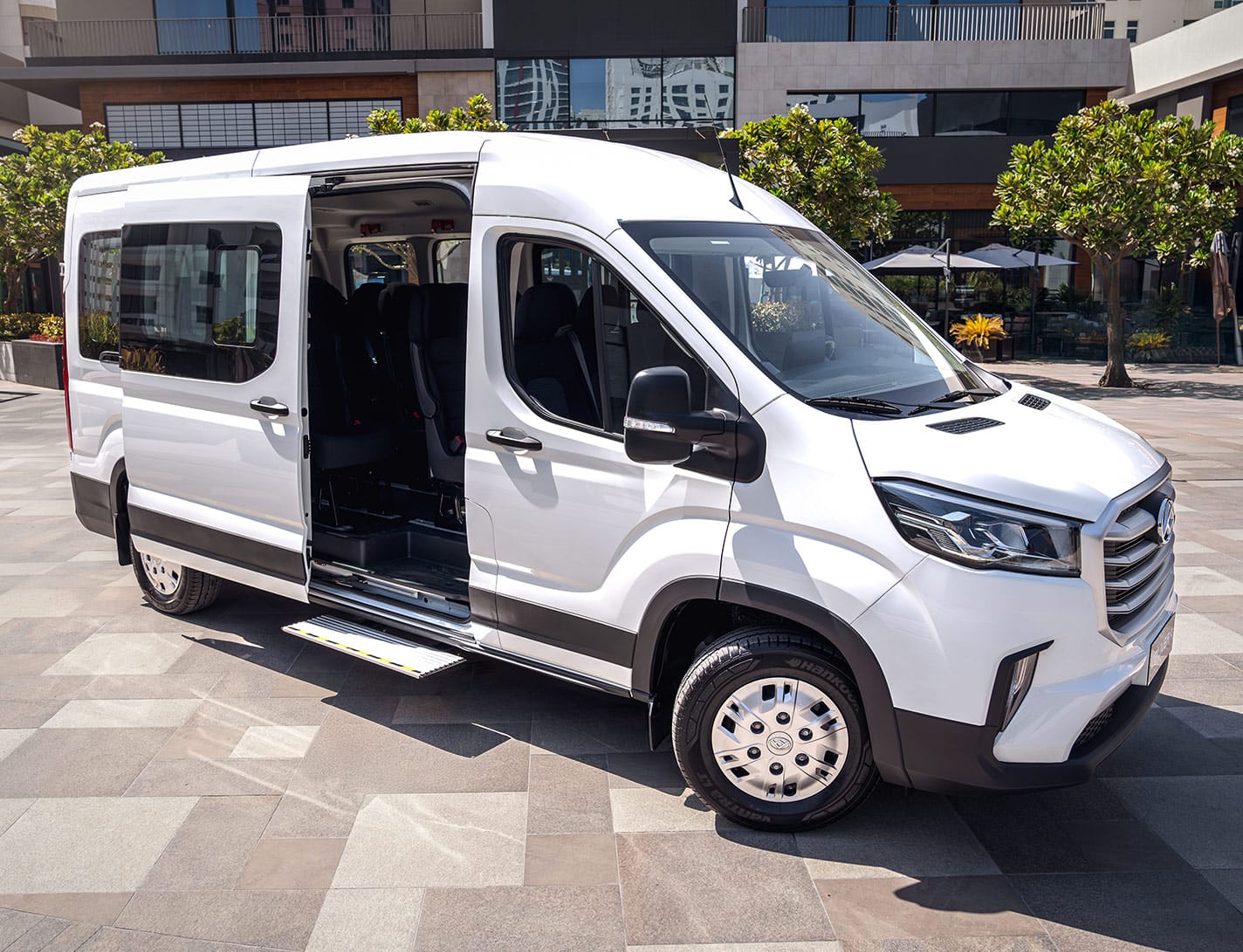 maxus deliver 9 — Rear View