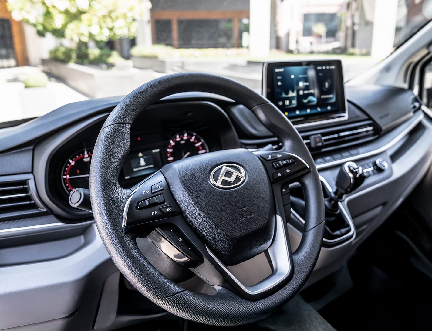 maxus deliver 9 — Captain Seats