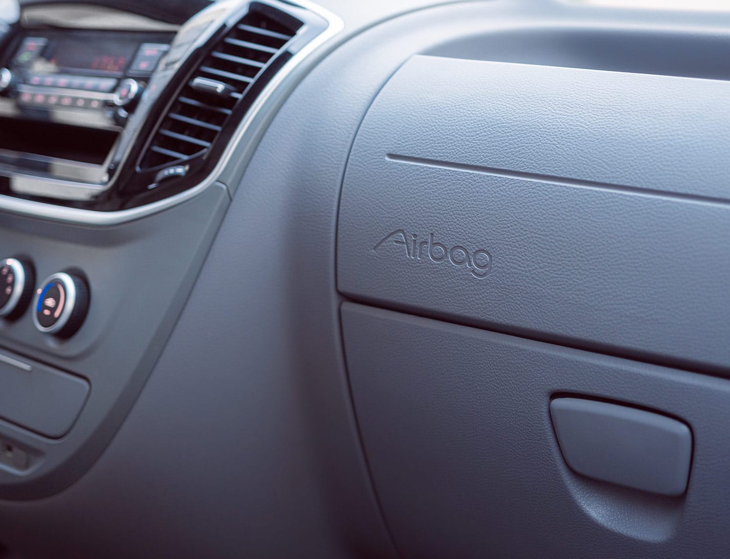Maxus V80 Cargo — Front 3/4 View